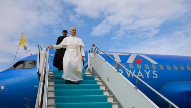 El avión del Papa entró al “service” en plena gira