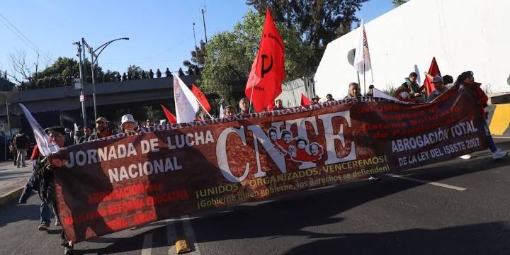 CNTE entrega a diputados su pliego petitorio, pide abrogar la Reforma Educativa