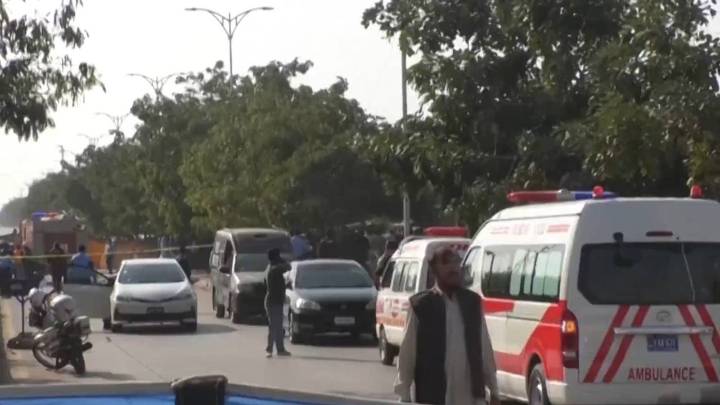 Al menos 12 muertos deja atentado suicida frente a un juzgado en Pakistán