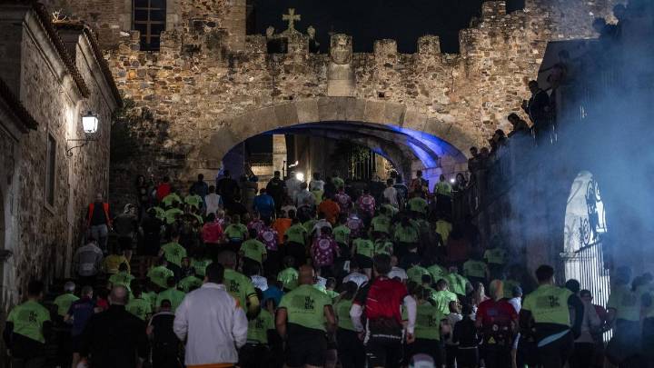La lluvia no frena a la Intramuros de Cáceres, la carrera que hace latir la historia: "Ha sido Rock&Roll del bueno"