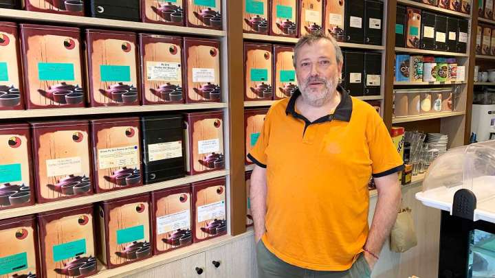 El expectacular paraíso del té de Ricardo en un pueblo de Navarra: "Tengo más de cien diferentes"