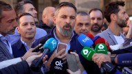 Abascal acusa a Feijóo de haber entregado al PSOE un "balón de oxígeno" forzando la caída de Mazón