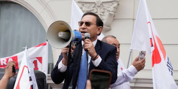 Martín Vizcarra es condenado a 14 años de prisión: así reaccionan simpatizantes y opositores ante sentencia de expresidente