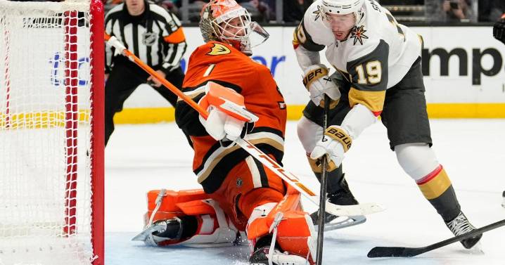 Cutter Gauthier capitalizes on Mitch Marner's mistake to give Ducks 4