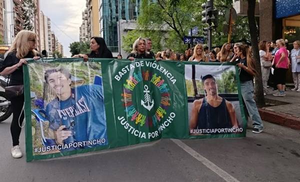 A ocho meses de la golpiza a Martín Cáceres, su familia volvió a marchar y exigió justicia