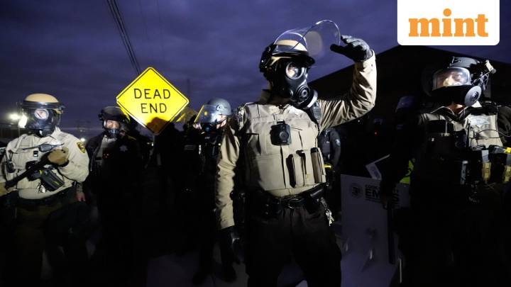 US govt in early talks to buy warehouses as ‘mega detention centres’ for ICE use