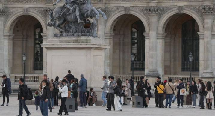 Robo en el Museo de Louvre: Presentados ante el juez varios de los arrestados por el robo de joyas | Francia 