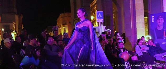 LA FLACA VISTE DE MODA…