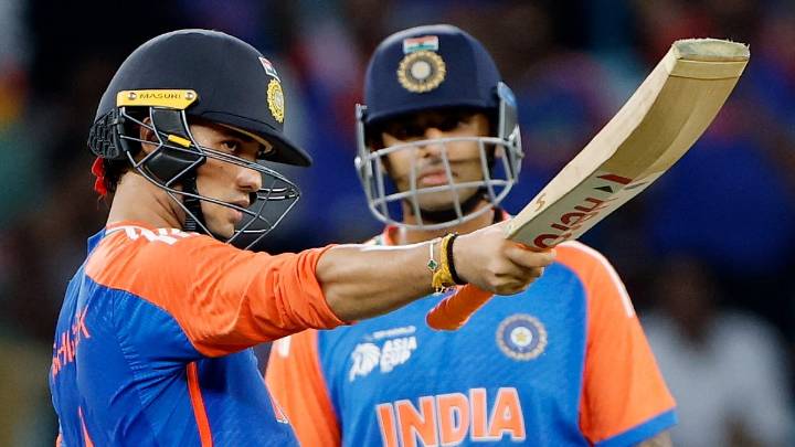 IND vs AUS 5th T20I: Abhishek Sharma Fastest To 1000 T20I Runs After Maxwell, Dwarshius Drop Sitters; Video