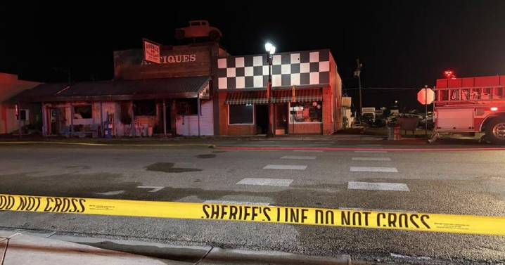 Portion of U.S. Hwy 30 remains closed following bar fire in New Plymouth