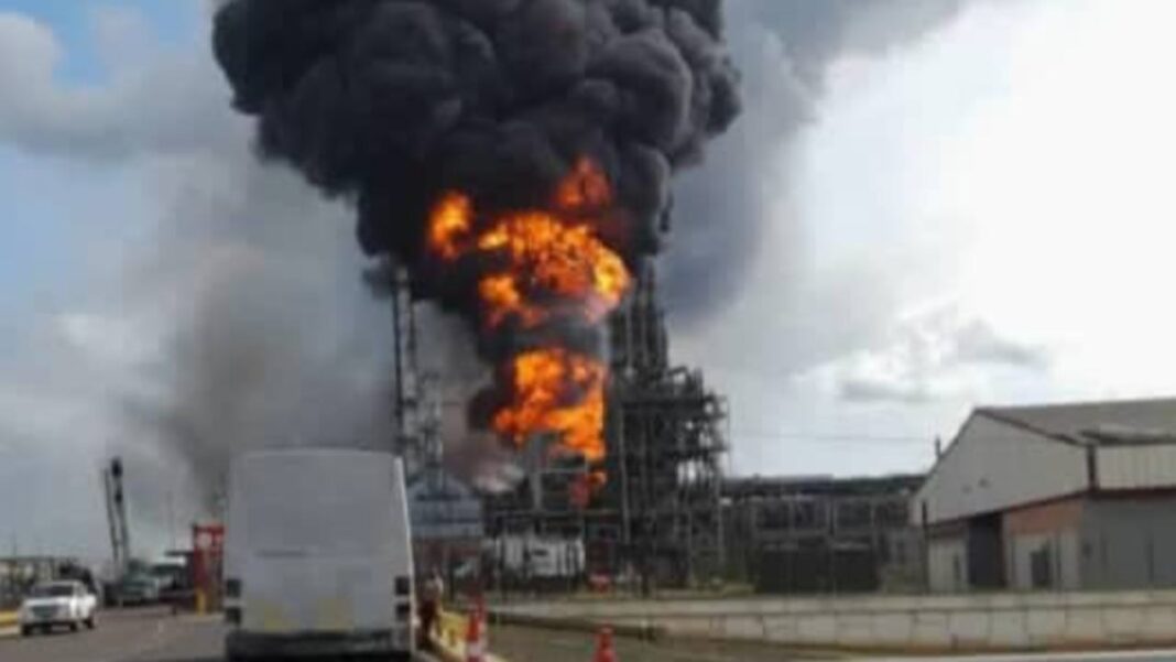 Pdvsa investiga incendio en Complejo José Antonio Anzoátegui