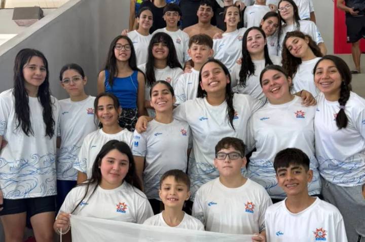Destacada actuación del equipo de natación de la Escuela Normal Manuel Belgrano en Torneo Regional Primavera 2025