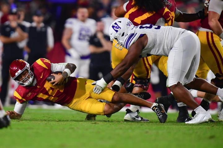 Deadspin | Jayden Maiava accounts for 3 TDs as No. 19 USC tops Northwestern