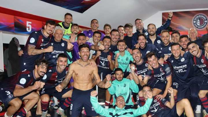 Zarfino lidera la épica del Extremadura y avisa: "Ganar y ganar, no hay otra"