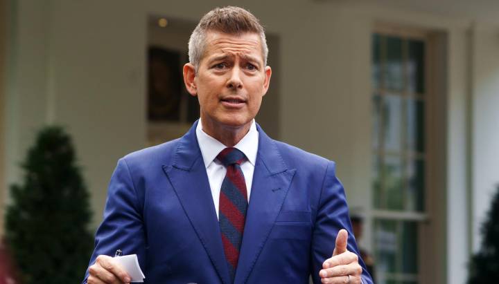 EE.UU. advierte sanciones a controladores aéreos ausentes por cierre de Gobierno