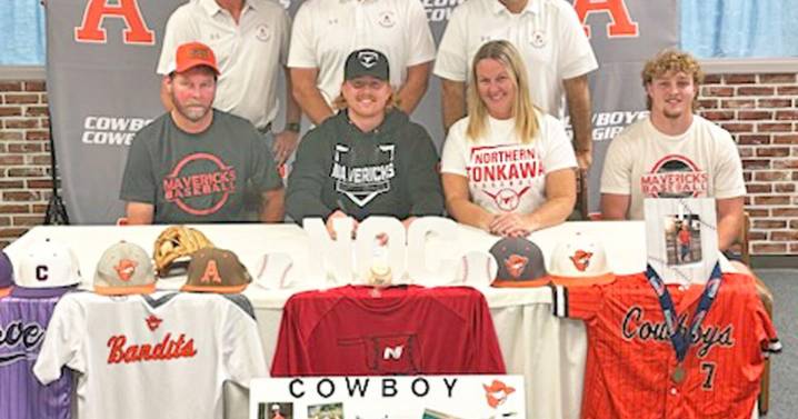 Heath Hoekman signs with Northern Oklahoma