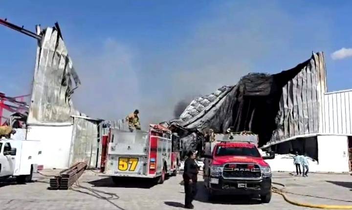 Planta de alimentos es destruida por incendio en Aguascalientes
