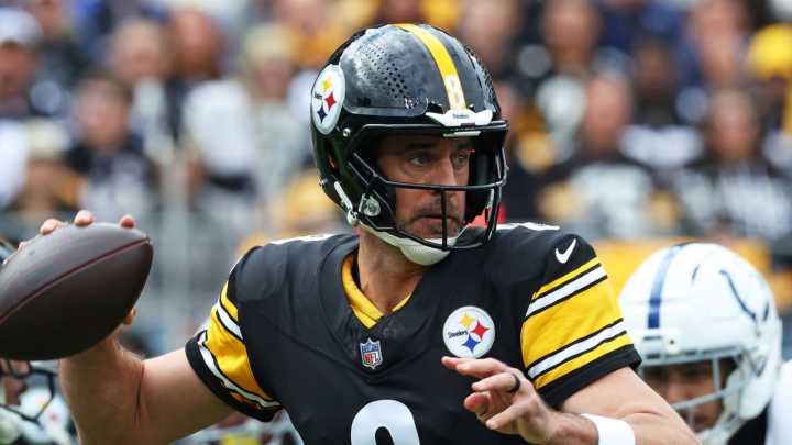 Former QB discusses if Aaron Rodgers can play through wrist injury