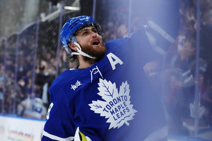 Leafs winger William Nylander makes amends for early gaffe with stunning OT winner