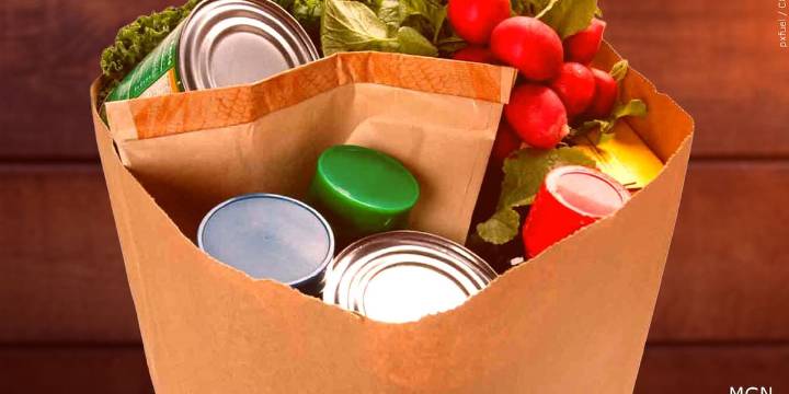 Hillsboro school counselor starts fundraiser to provide food for families in need