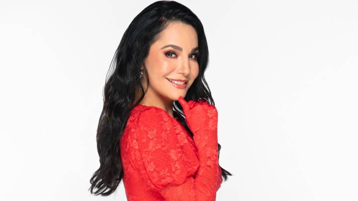 Martha Higareda y Lewis dan la bienvenida a sus gemelas