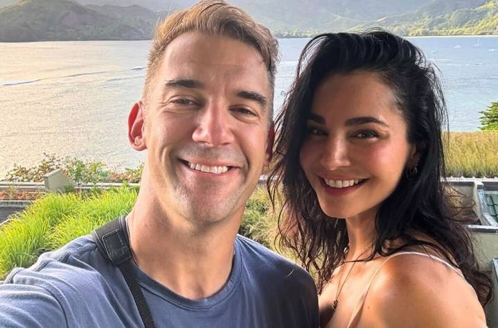 Martha Higareda y Lewis Howes dan la bienvenida a sus gemelas
