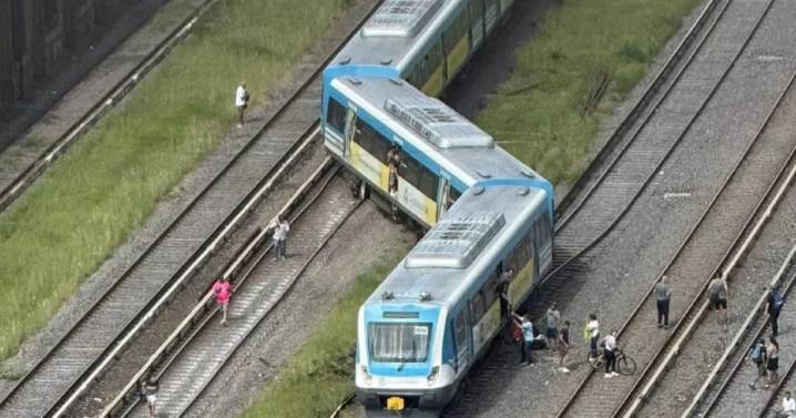 Video. Descarriló el tren Sarmiento en Buenos Aires: dos heridos y pasajeros evacuados