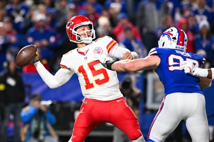 Deadspin | Chiefs face surprising must-win road game against Broncos