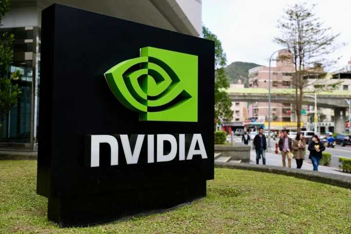 Nvidia pierde 3% en Wall Street al desinflarse optimismo sobre la IA