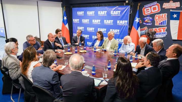 Se reúnen equipos económicos de Kast y Matthei de cara a la segunda vuelta: Ignacio Briones se restó del encuentro