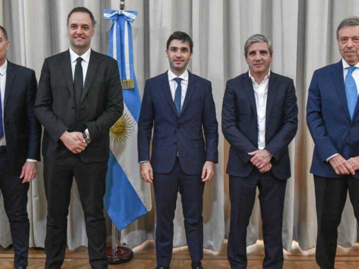 El Gobierno anunció la quita de retenciones al petróleo: firmó el primer acuerdo con el gobernador de Chubut