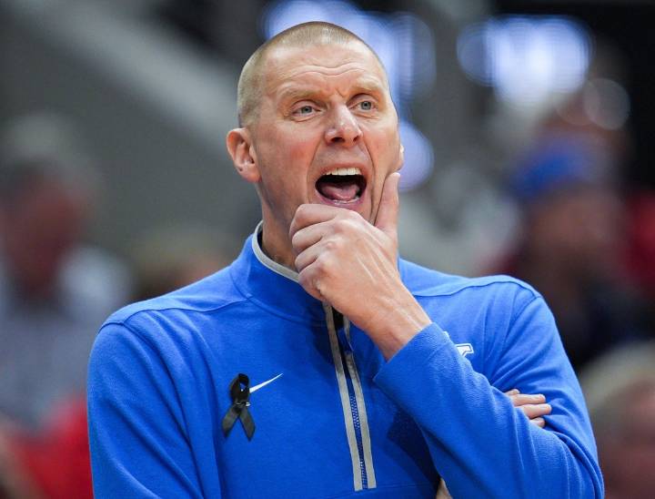 Deadspin | No. 9 Kentucky intent on playing to 'standard' vs. Eastern Illinois