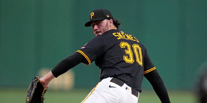 Former LSU Baseball pitcher wins NL Cy Young Award