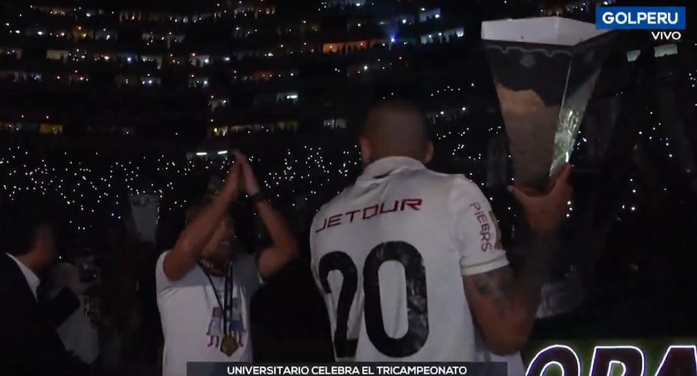 Celebración de Universitario en el Monumental tras consagrarse como tricampeón