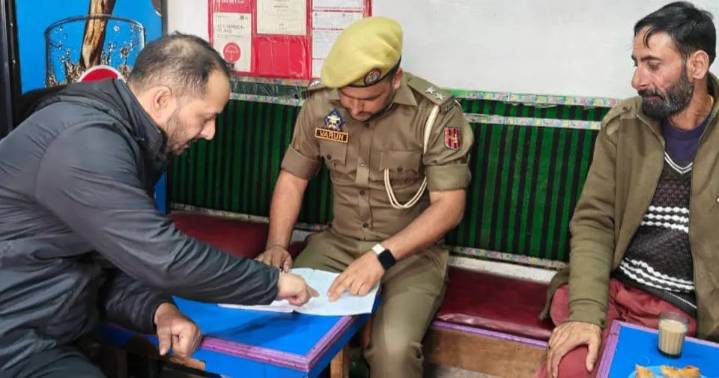 Sopore police launch crackdown on SIM misuse, vendors inspected across district for security compliance