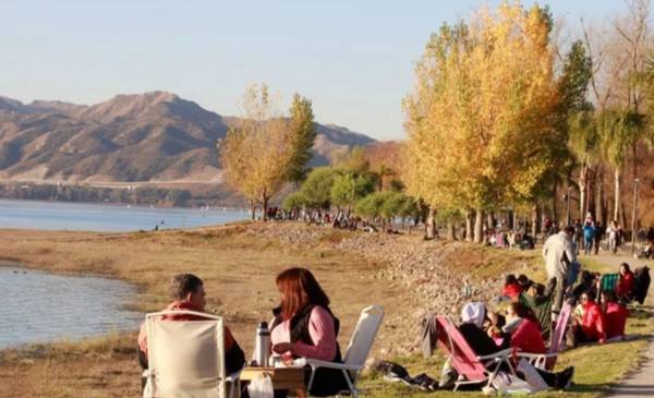 Fin de semana largo: hubo 21% más de turistas, pero gastaron menos que el año pasado