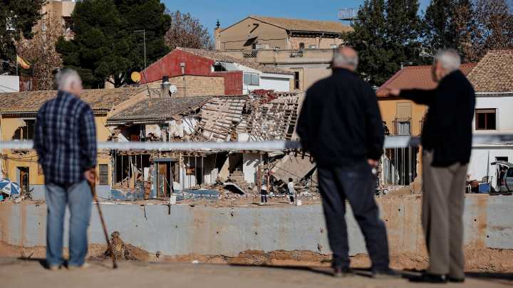 Las llamadas a teleasistencia de los mayores fallecidos en la dana: "Estoy muy asustada, me está entrando agua en casa"