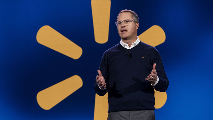 El fin de una era para Walmart: CEO de la mayor cadena de supermercados del mundo se retira