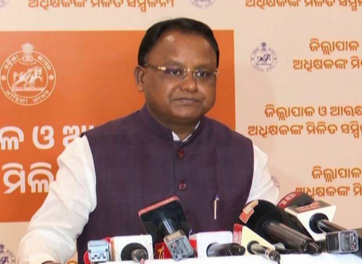 Odisha CM directs district collectors, SPs to strengthen law & order