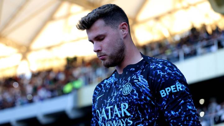 Inter coach vows support for keeper Martínez after fatal crash