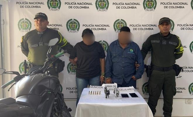 Uniformados descubrieron armas de fuego y munición tras registrar a dos hombres que se movilizaban en motocicleta