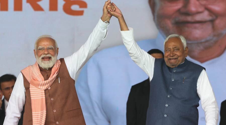 Nitish returns as Bihar CM for 10th time, 26 ministers sworn in at Gandhi Maidan