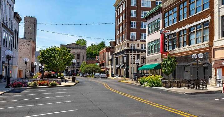 Alton city council, citing problems, wants to end liquor sales after 1 a.m.