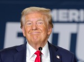 Trump advirtió que no descarta cualquier opción ante Venezuela