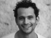 Orgullo chileno: Pedro Fontaine gana el Colón de Oro a Mejor Actor en el Festival de Huelva