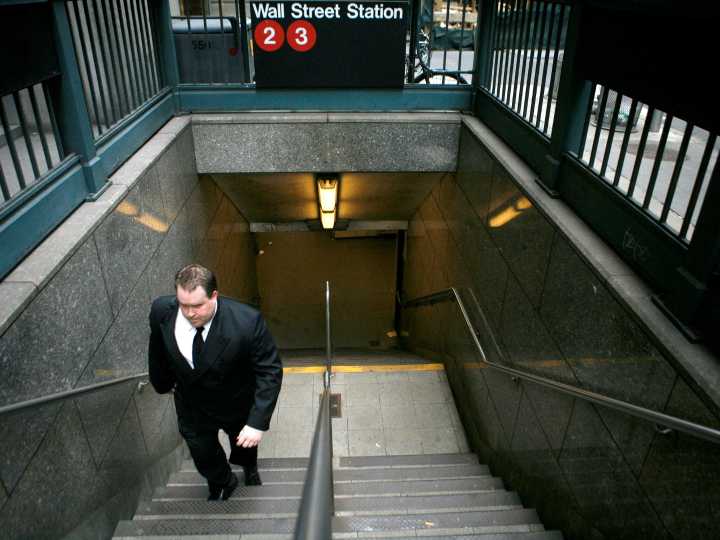 Violencia en el subte: se quejó porque hablaba fuerte por celular y el otro pasajero lo apuñaló
