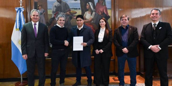 Neuquén y Santa Cruz se suman al convenio para lograr una baja de retenciones a las exportaciones de petróleo