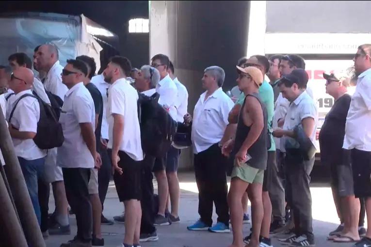 Colectivos: juez laboral ordenó que la nueva empresa absorba “transitoriamente” a los choferes de ERSA hasta el fallo definitivo