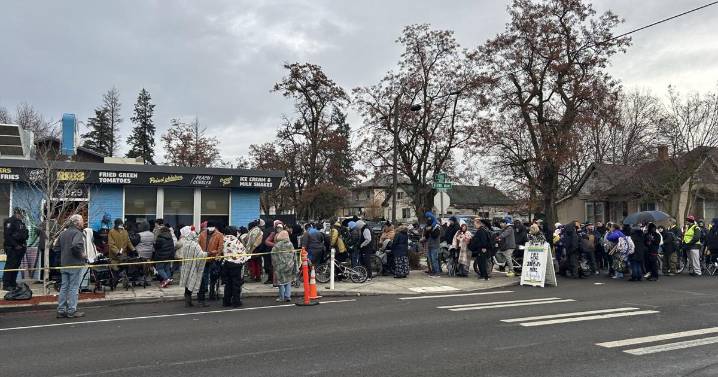 Spokane organization distributes $100,000 and meals to 600 people during Thanksgiving outreach