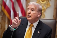 Trump exige cambios a subsidios de Obamacare mientras continúa el cierre del gobierno